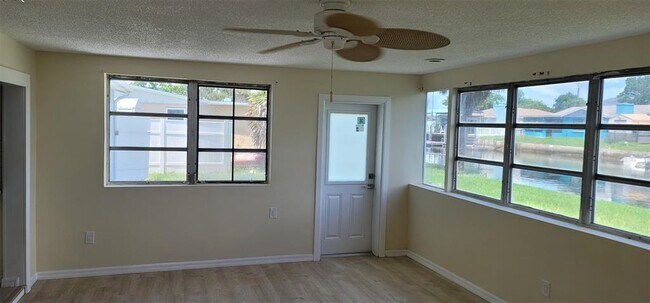 Building Photo - 13240 Starfish Dr