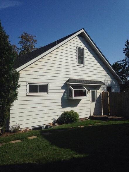 apt. entrance - 102 W College St