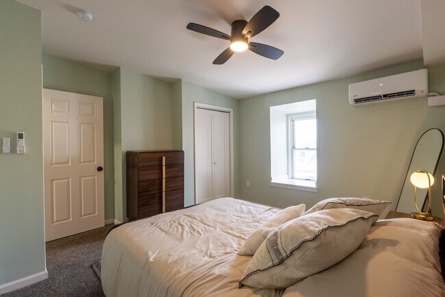 Building Photo - 335 Taylor-Mid-Term Rental