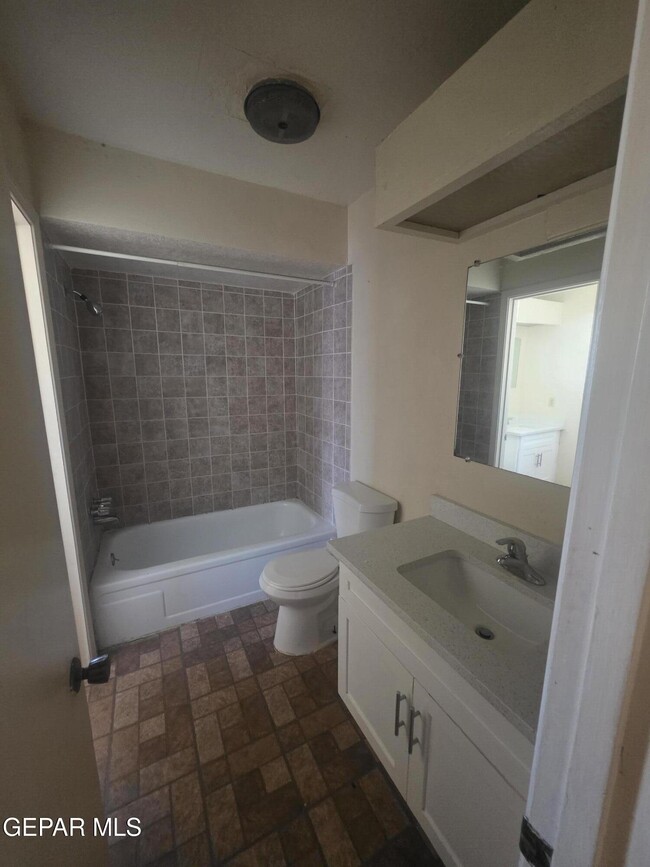 Building Photo - 10908 Bob Stone Dr
