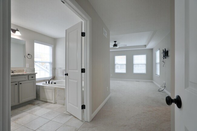 Building Photo - 1412 Leesland Dr