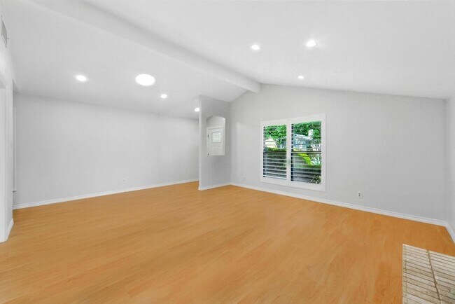 Building Photo - 6903 Moonmont Dr