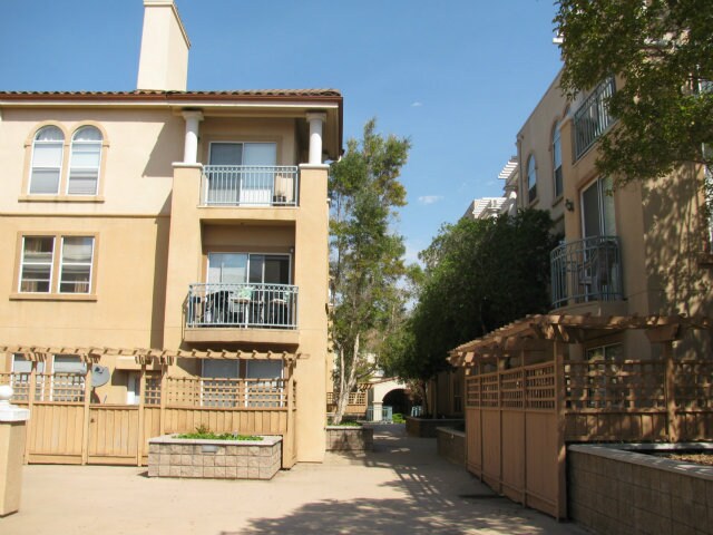 Building Photo - 951 S 12th St