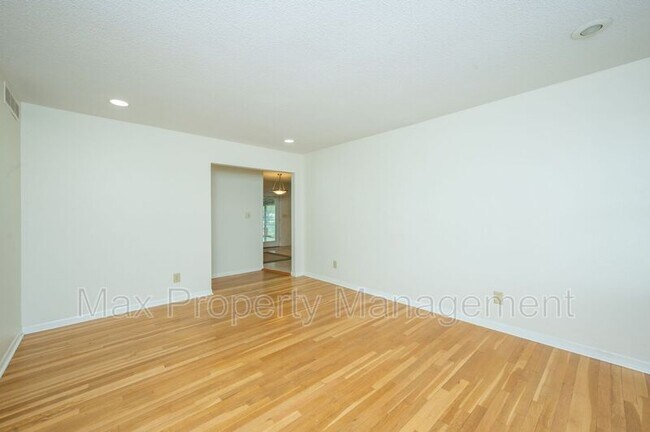 Building Photo - 5707 NW 66th Ave