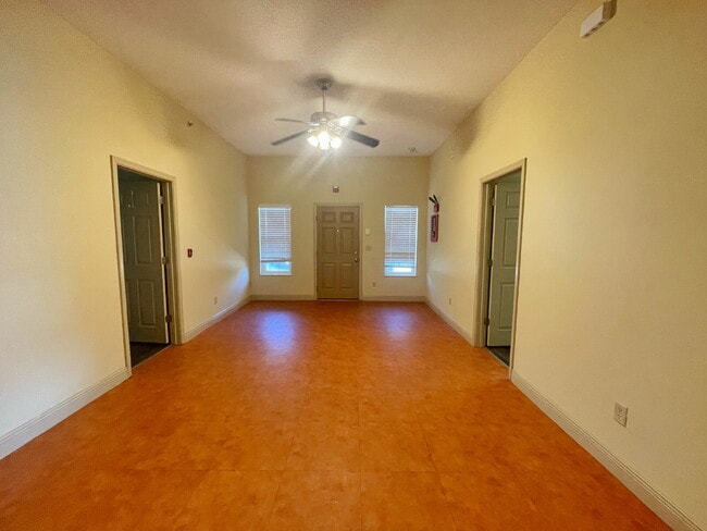 Building Photo - Historic Downtown | 4BR/4BA | Near Flagler College