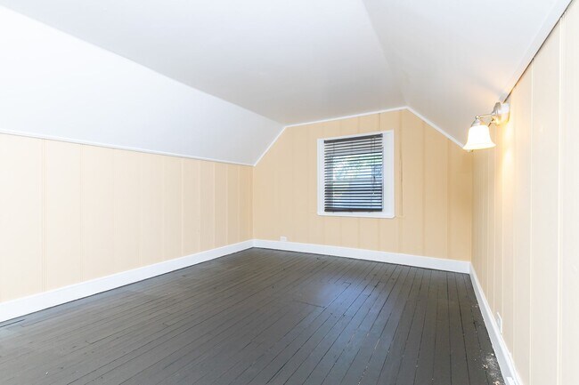 Building Photo - Kansas City 3 Bed 1 Bath Home