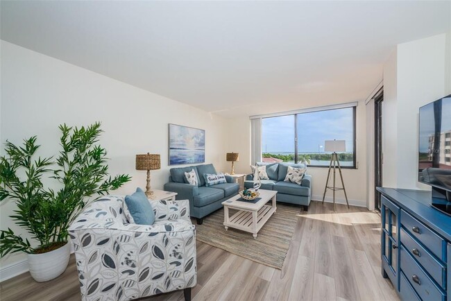 Building Photo - 6357 Bahia Del Mar Blvd S