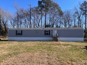 Building Photo - 2 Bedroom, 2 bath Mobile Home