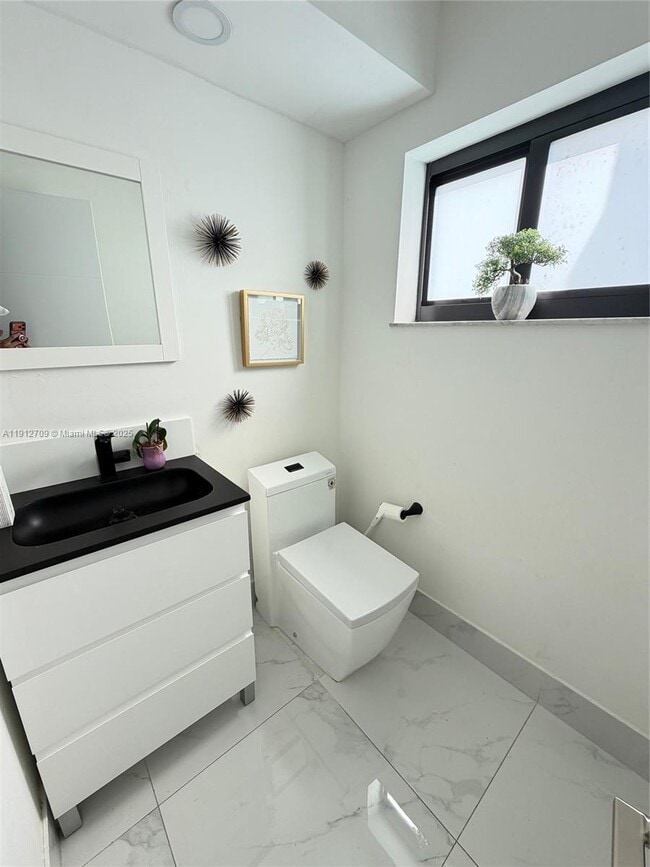 Building Photo - 1271 SW 124th Ct