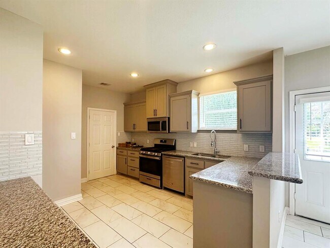 Building Photo - 7638 Bronze Trail Dr