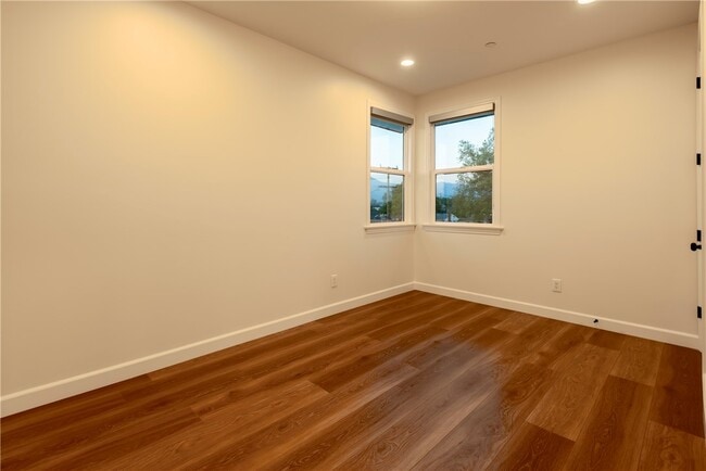 Building Photo - 5922 Encinita Ave