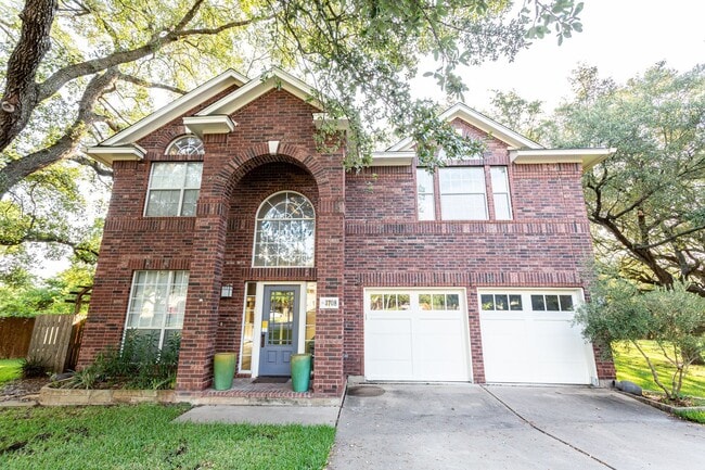Building Photo - Gorgeous 4BR 2.5/BA Home with White Kitchen & Tree-Filled Yard