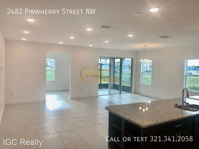 Building Photo - 2482 Pinwherry St