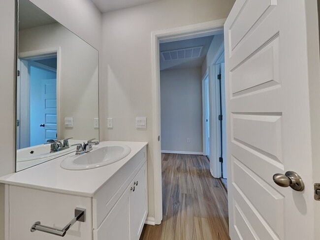 Building Photo - 501 St Charles Pl