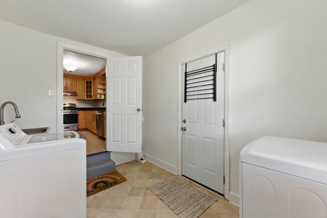 Building Photo - 111 Dupre Ave