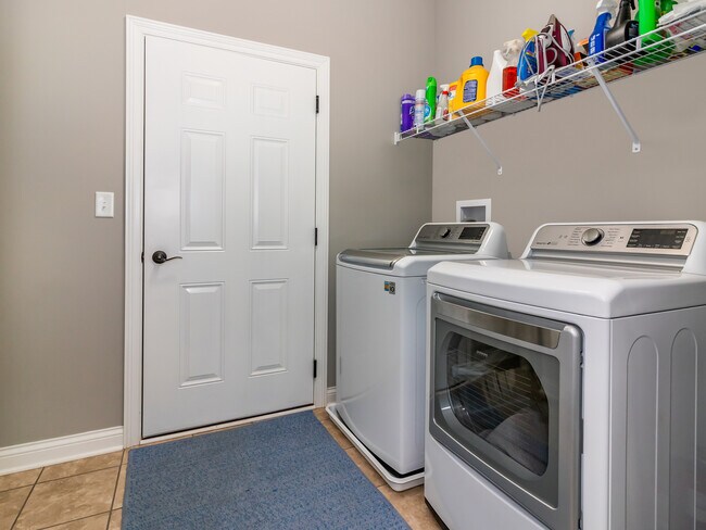 Building Photo - 1635 Castle Lawn Ct