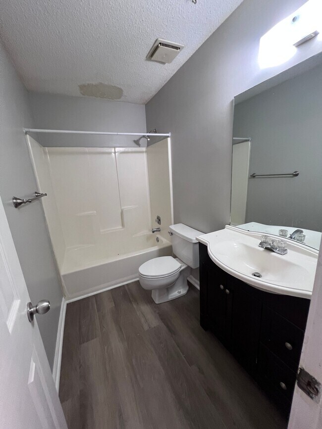 Building Photo - 4009 Hawthorne Cir