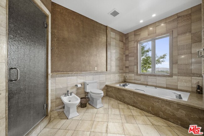 Building Photo - 3848 Vista Linda Dr