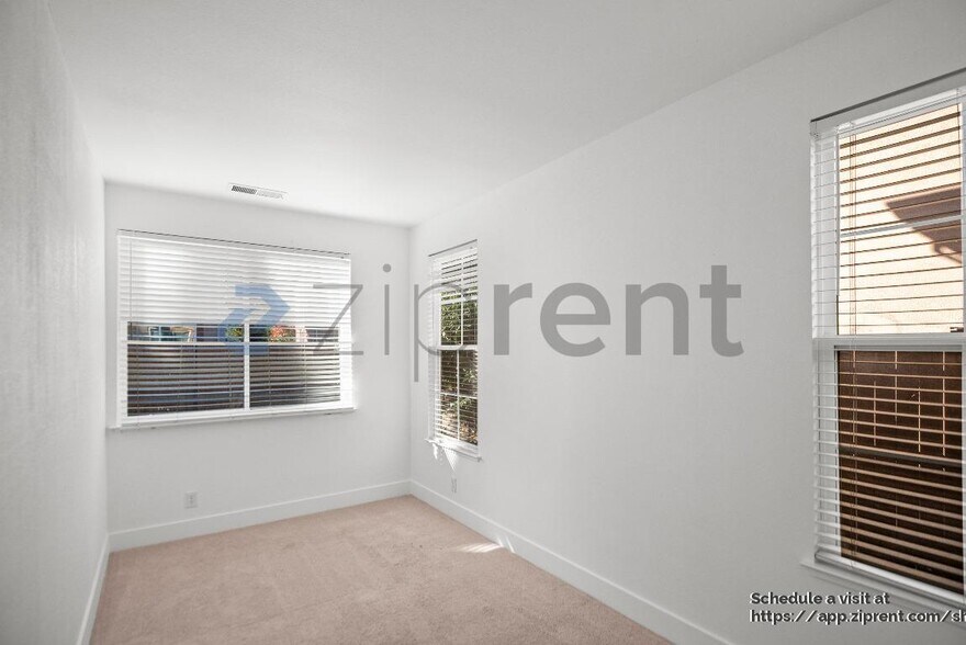 Building Photo - 207 Barcelona Dr