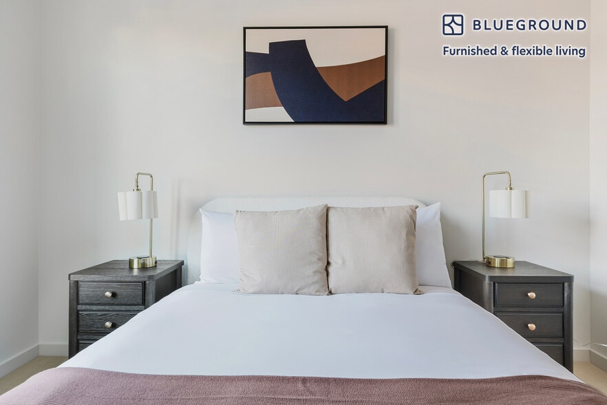 Building Photo - 240 Sidney St