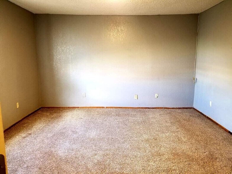 Building Photo - 1503 College Ave