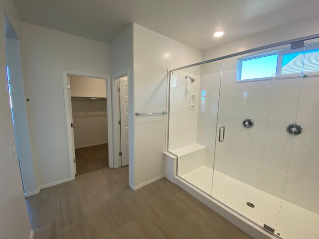 Building Photo - Beautiful Newer Build 3 Bed/2 Bath with Den in Rancho Cabrillo