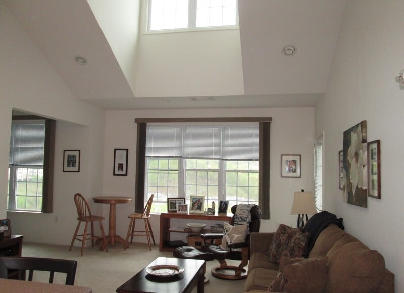 LIVING ROOM - 2411 Ramapo Ct