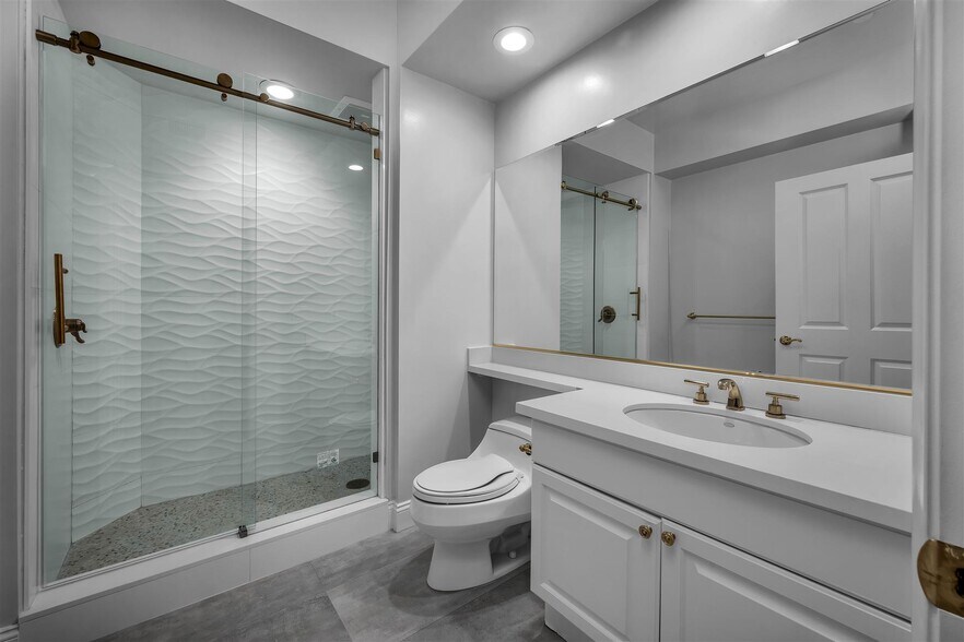 Building Photo - 11847 Gorham Ave