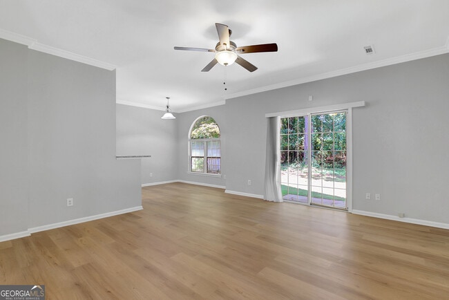 Building Photo - 569 N Fairfield Dr