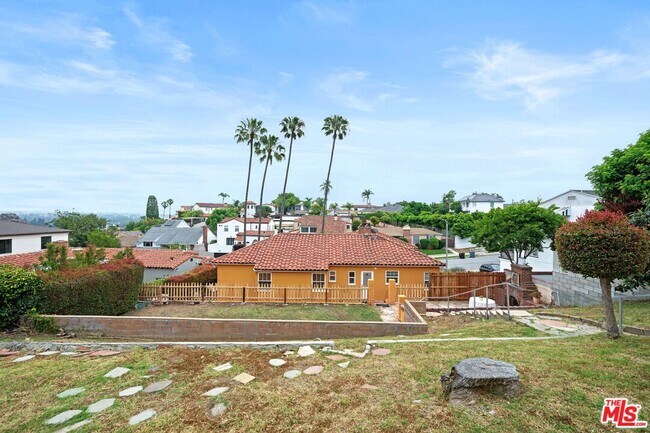 Building Photo - 3715 Homeland Dr