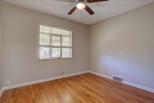 Building Photo - Spacious Sunnyside Bungalow, Finished Basement, 2-Car Garage