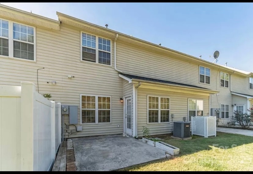 Building Photo - 7811 Lennoxshire Ln