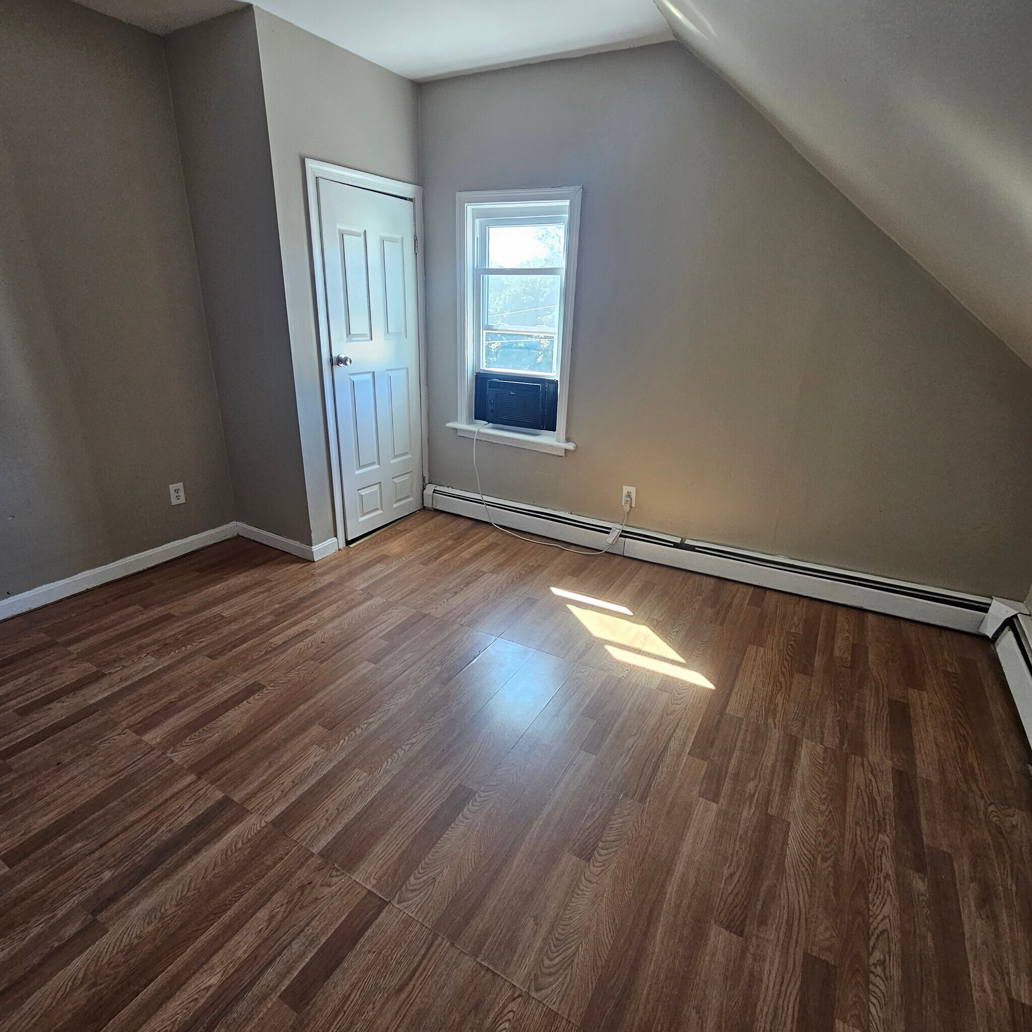 large bedroom - 151 Regent Ave