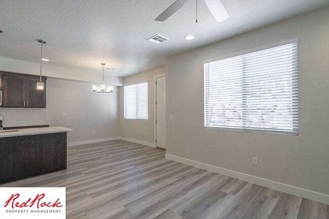 Building Photo - Home in the Heart of Hurricane!