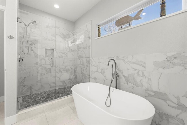 Building Photo - 501 Florida Cir N