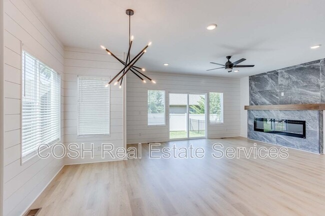 Building Photo - 8423 W 37th Ct N