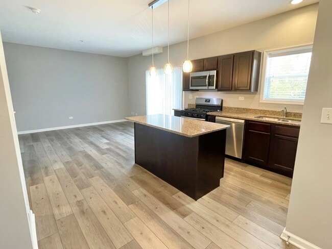 Building Photo - 811 E Main St