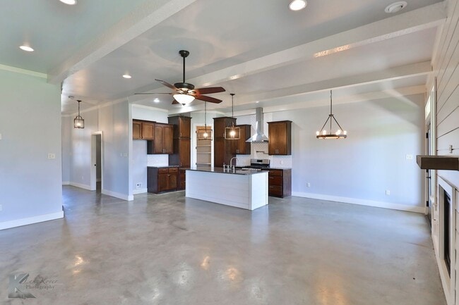 Building Photo - 3/2/2 duplex!  NEWLY UPDATED!