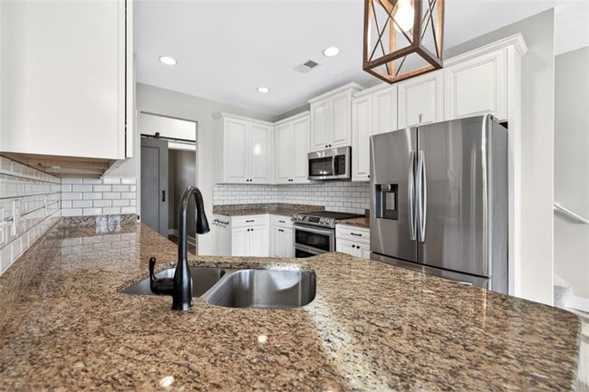 Building Photo - 612 Quail Ct