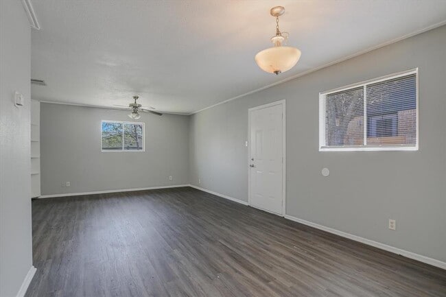 Building Photo - 1811 Magnolia Dr