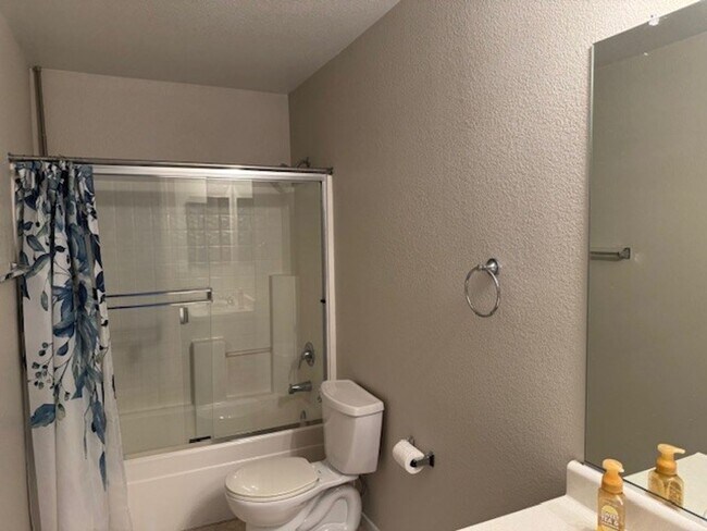 Building Photo - Lemon Valley Three Bedroom