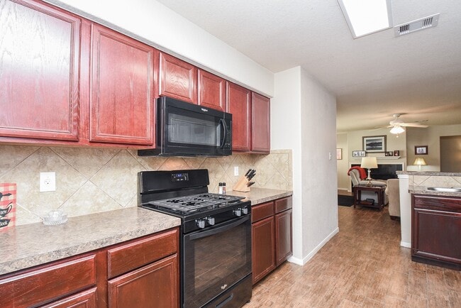 Building Photo - 7210 Foxwood Fair Ln