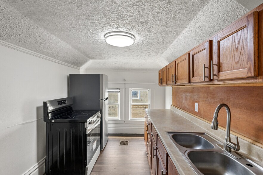 Building Photo - Riverside Apartments