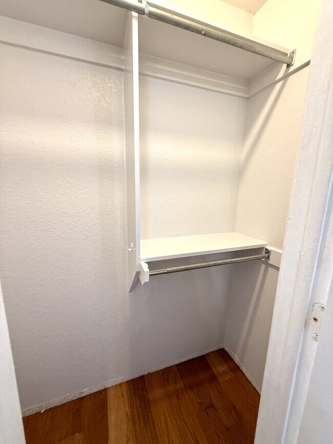 Building Photo - 427 N Rockford Pl