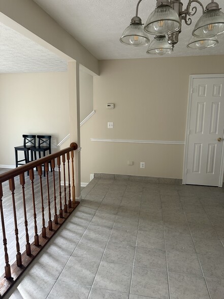 Building Photo - 117 Oak Moore Ct