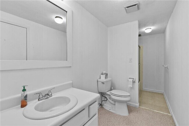 Building Photo - 755 Nile Dr