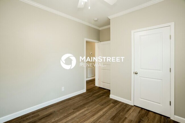 Building Photo - 3 Bedroom Pet-Friendly Home in St. Petersburg, FL with Main Street Renewal