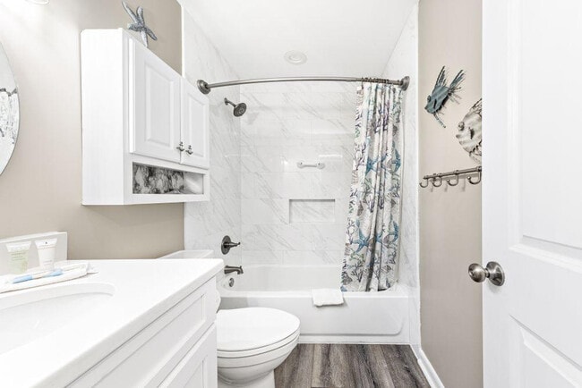 Building Photo - 405 Plantation Rd