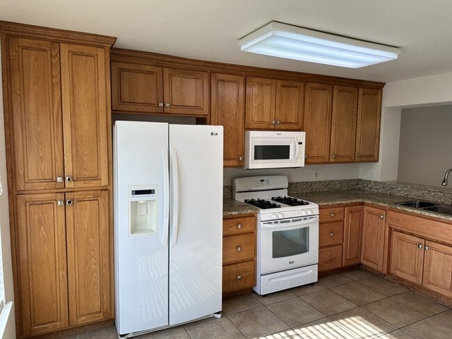 Building Photo - 742 Cherry Hills Ct