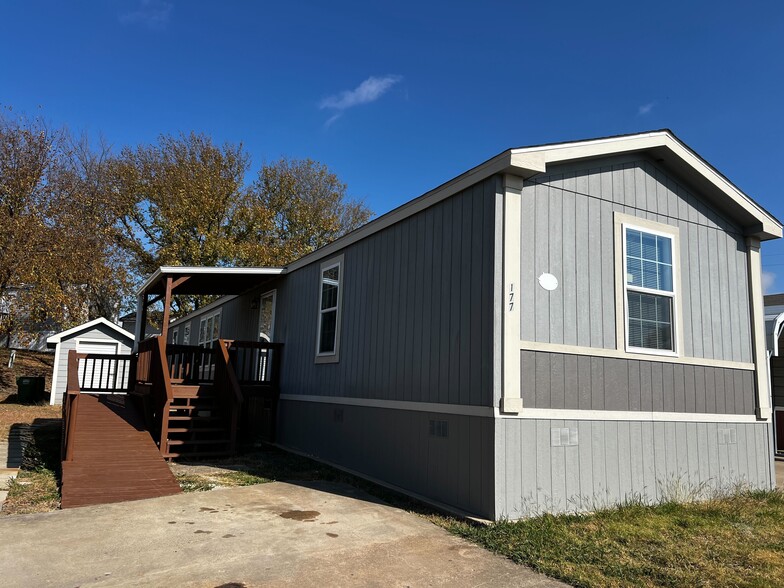 Building Photo - 709 N Collins Fwy
